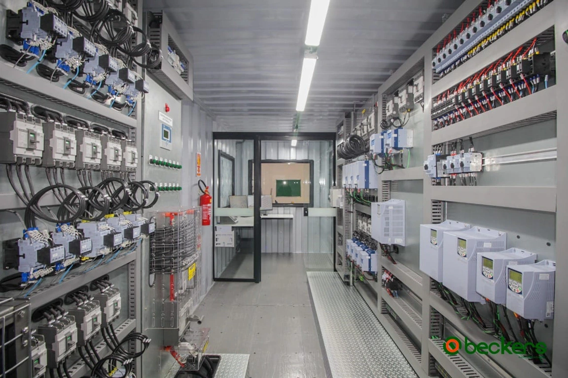 Interior do CCM em container